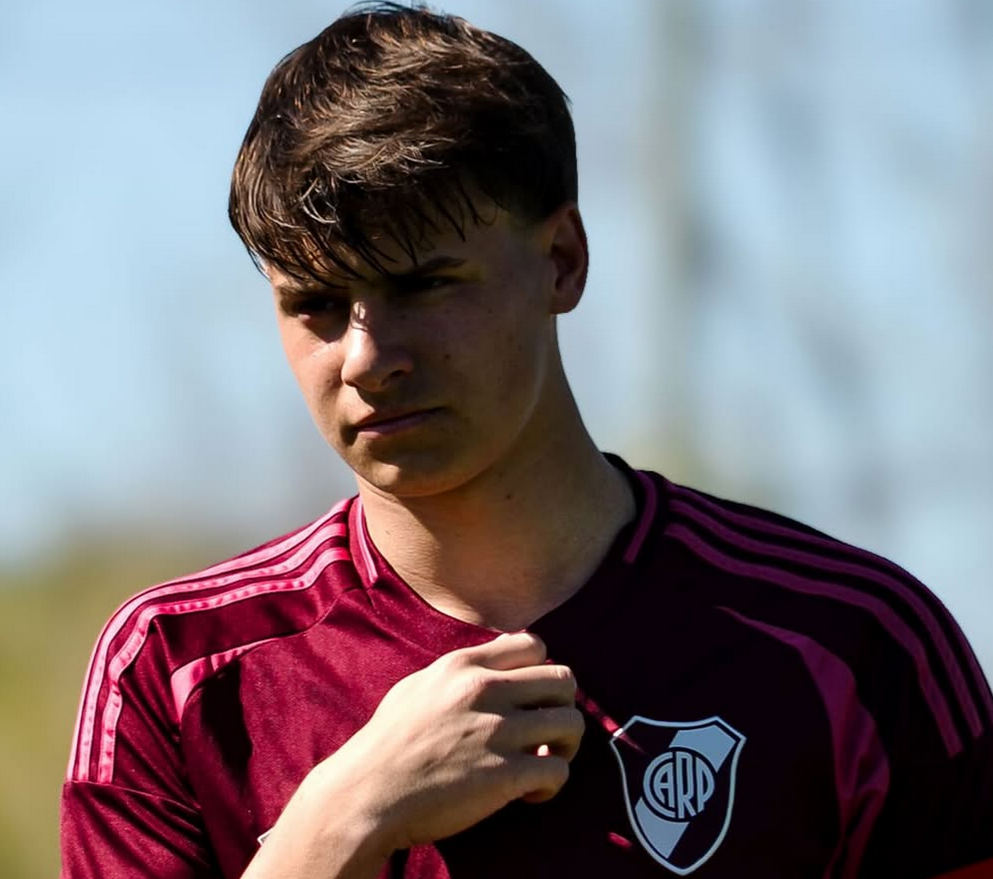 Es de Funes, jugó en San Telmo y firmó su primer contrato profesional con el Santos de México